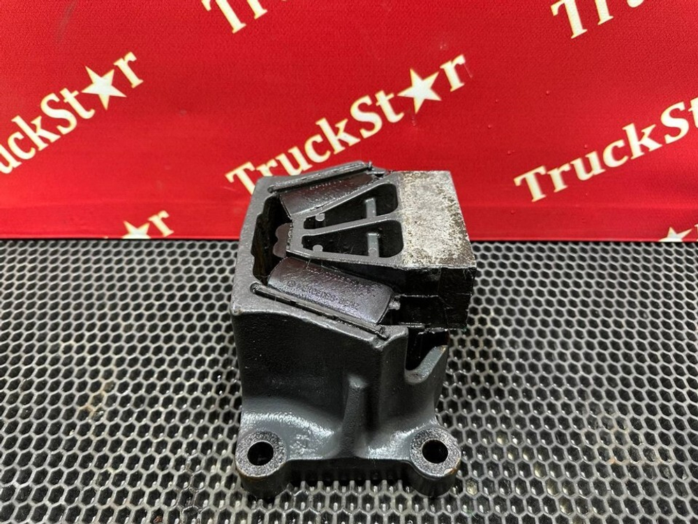 Подушка двигателя передняя