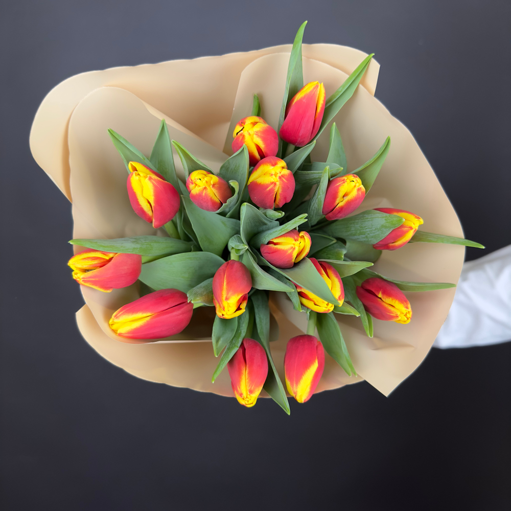 Bouquet of 15 yellow and red tulips