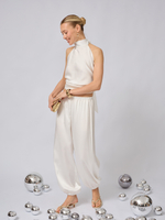 Топ халтер с открытой спиной из атласа