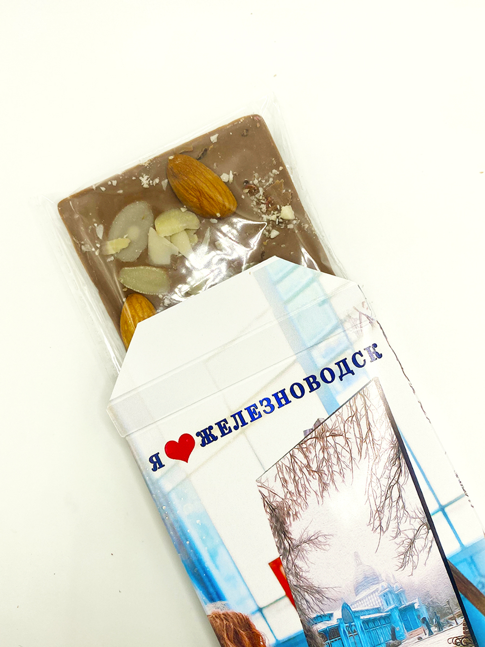 Молочный шоколад с миндалем "Железноводск"