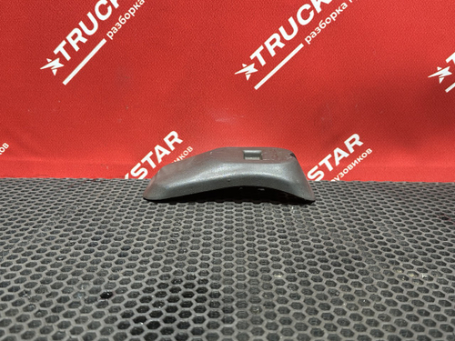 Крышка крепления хомута топливного бака