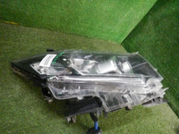 Битая Фара правая Toyota Land Cruiser Prado 150 (2017-н.в.) LED
