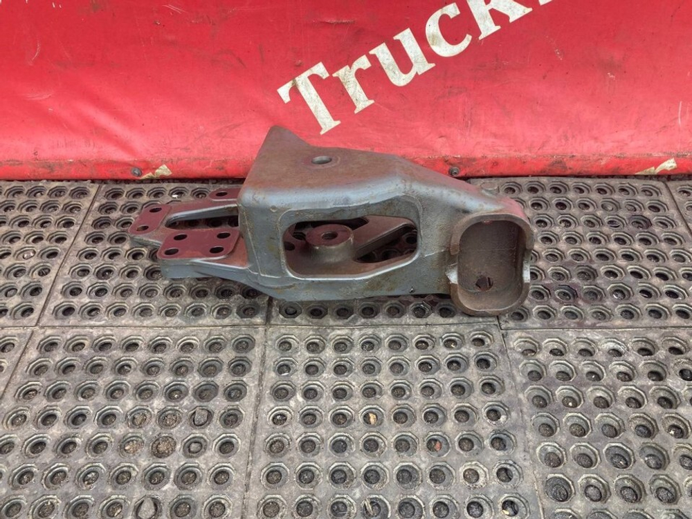 Кронштейн рессоры передней правый