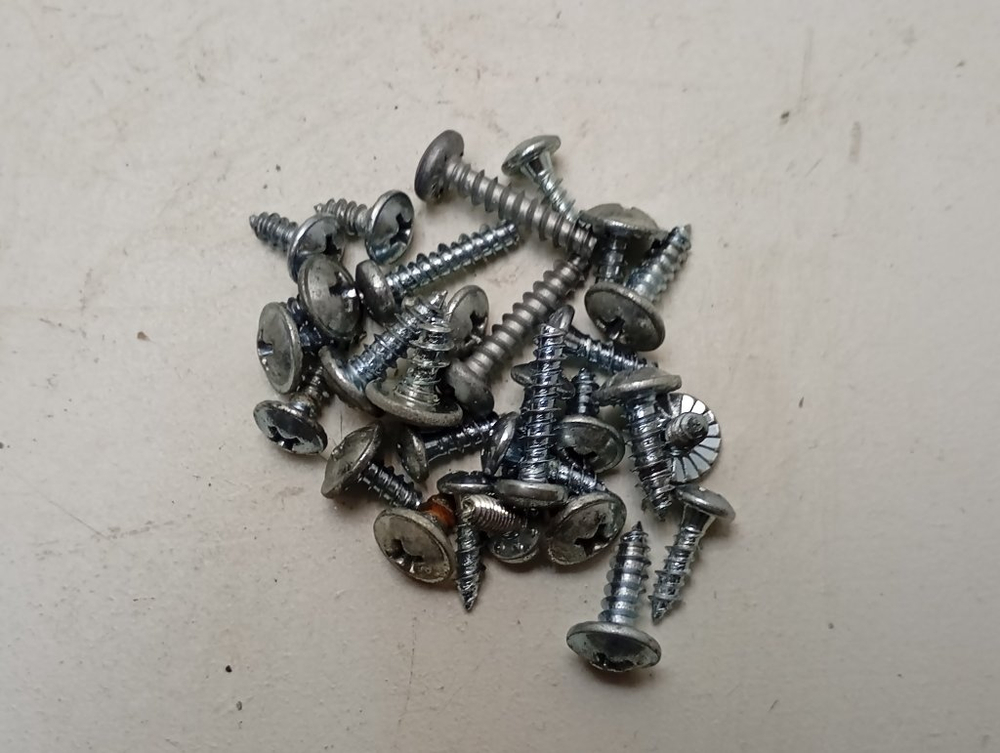 IWUE4105CIS кт64 Крепеж и хомуты для стиральной машины Indesit IWUE4105CIS б/у