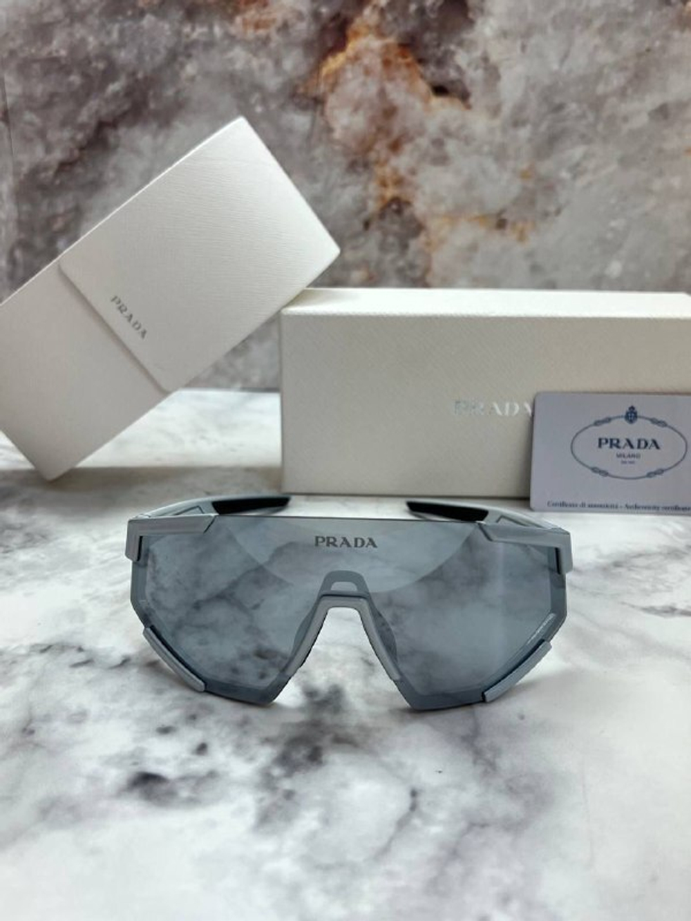 Очки Prada
