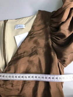 Платье Golovina просто роскошное по всем показателям, из шелка и в модном оттенке, на 42-44 размер