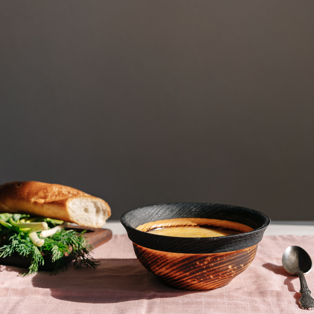 Деревянная глубокая тарелка из сибирского кедра. T195