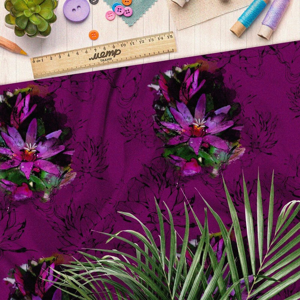 Ткань мембрана цветок с тенью на фиолетовом