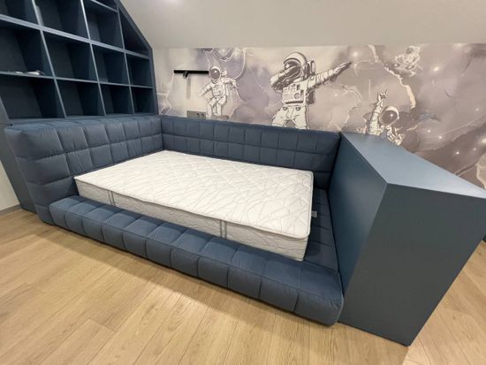 Кровать угловая Джиноc kids в синем исполнении