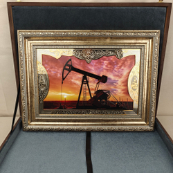 Панно с гравюрой "Нефтедобыча"