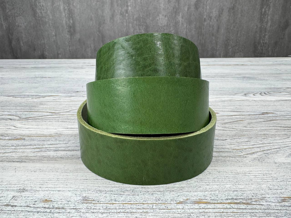 Зеленая ременная заготовка для весеннего образа