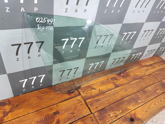 Стекло двери передней правой Toyota Camry (XV30) 01-06 Б/У Оригинал 68101AA030