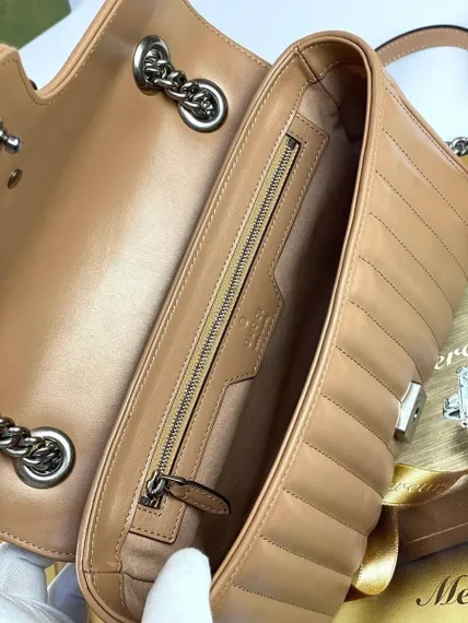 Мини-сумка на плечо Gucci GG Marmont бежевый