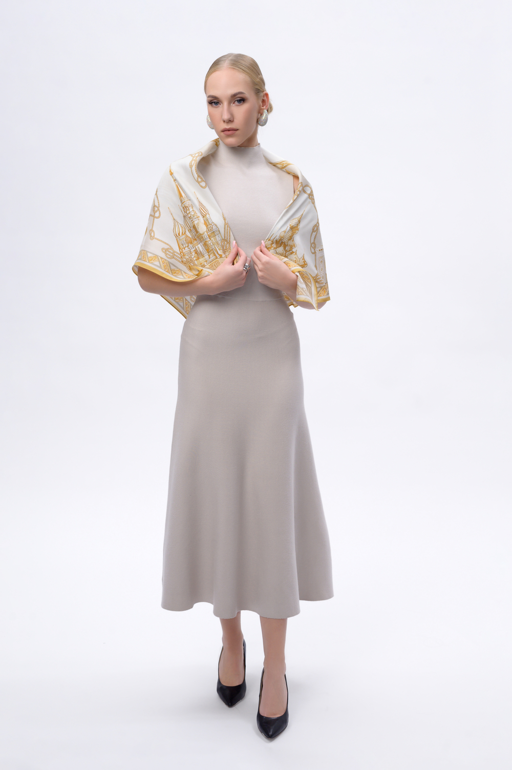 Платок «Реки России» бежевый 100% шёлк