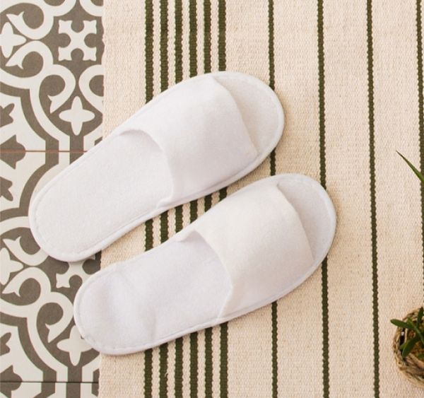 Одноразовые тапочки для гостиниц в Москве