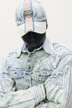 H&M - Glenn Martens Джинсовая кепка с вышивкой, светло-синий