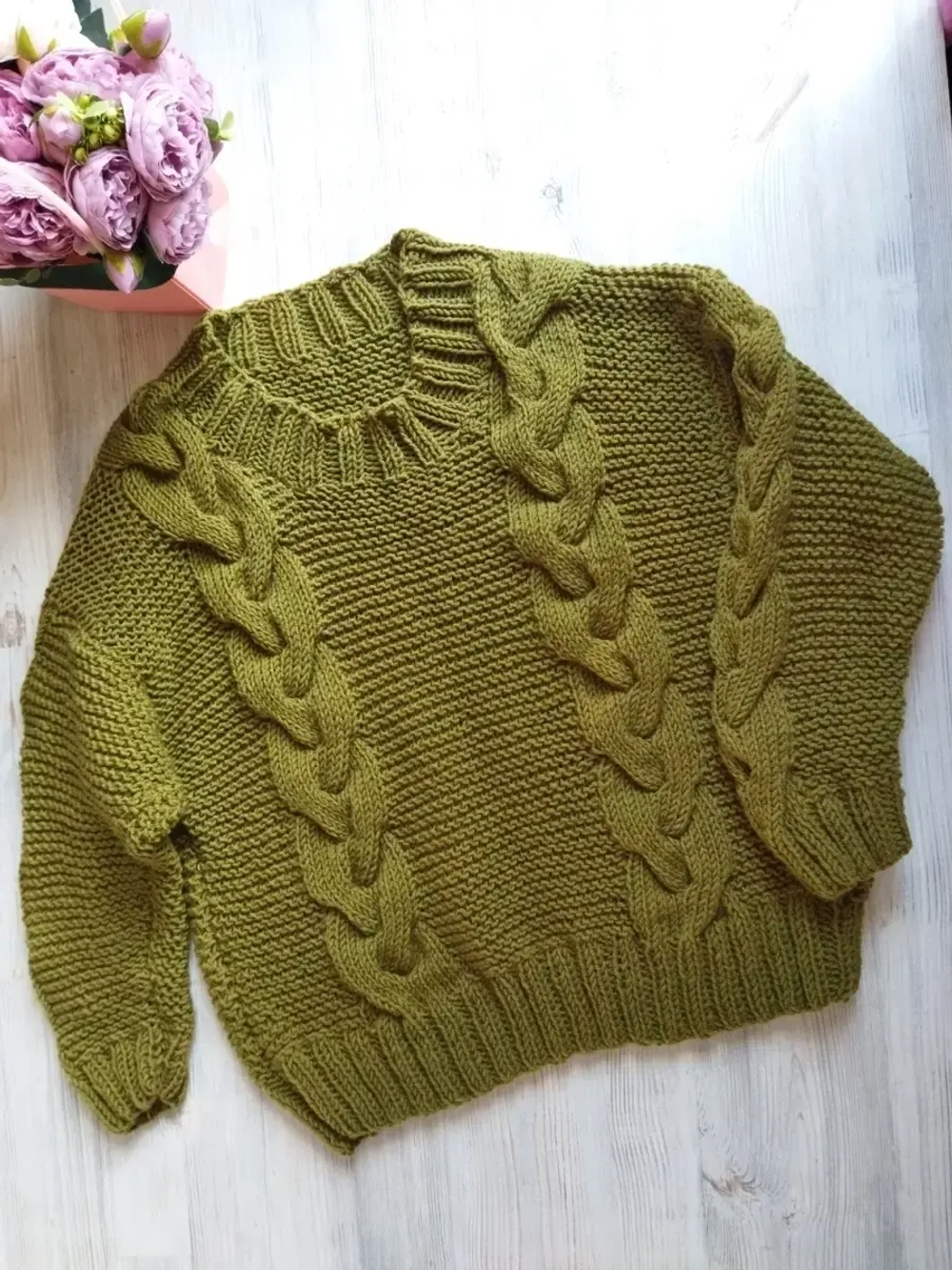 Свитер с косами