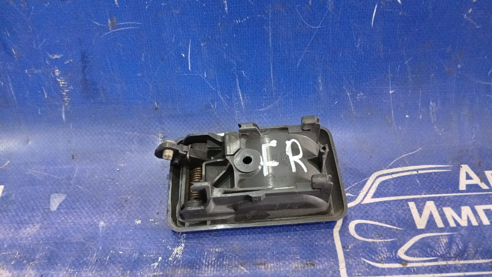 Ручка двери передней правой салонная TOYOTA HILUX SURF 1992