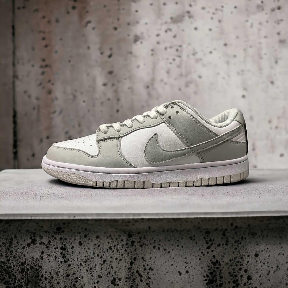 Nike dunk low gray top