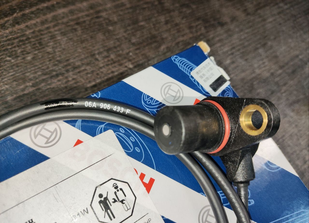 Датчик положения коленвала НОВЫЙ Bosch 0261210177