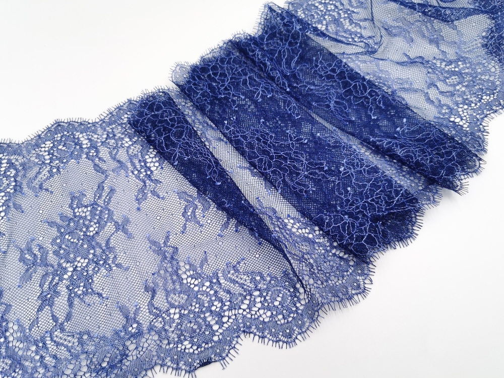 Кружево шантильи, с ресничками, 22 см, темно-синее с кордовой нитью в цвете ультрамарин, купон, SK-2501