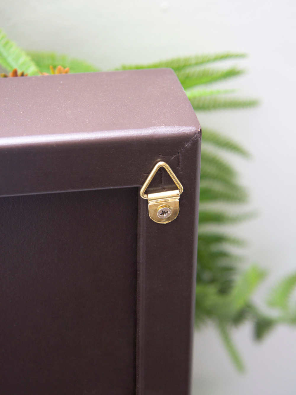 Панно с искусственными растениями