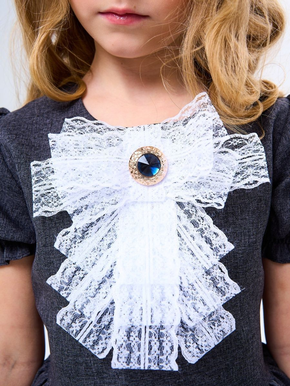 Школьное платье для девочки с кружевом