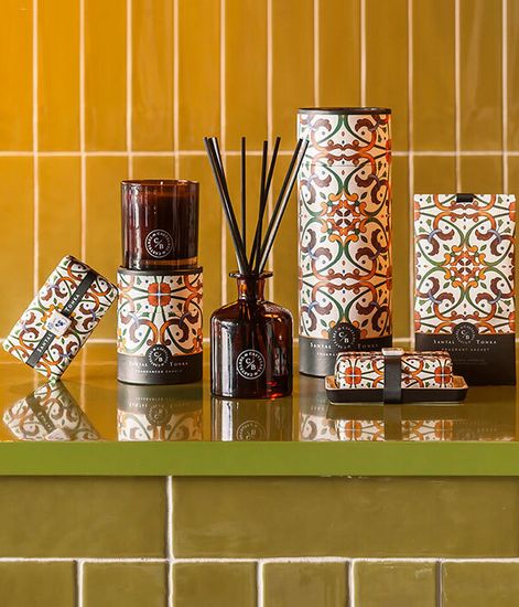 Сандал и бобы тонка, свеча в подарочной коробке Santal & Tonka, Castelbel Porto