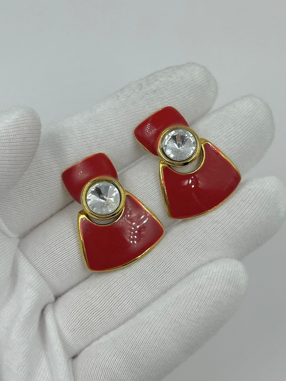 Серьги с красной эмалью и кристаллами