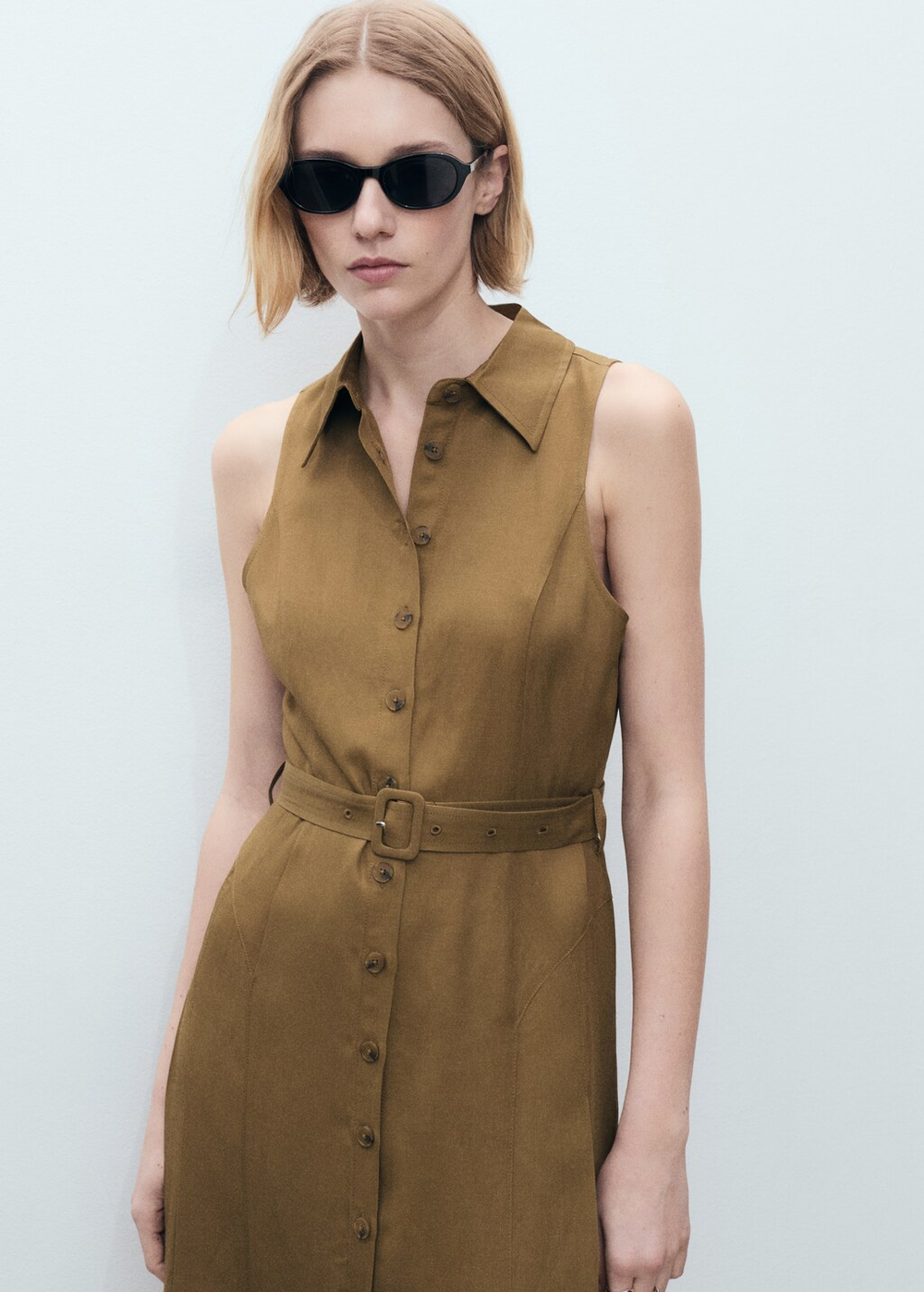 Льняное платье-рубашка с поясом