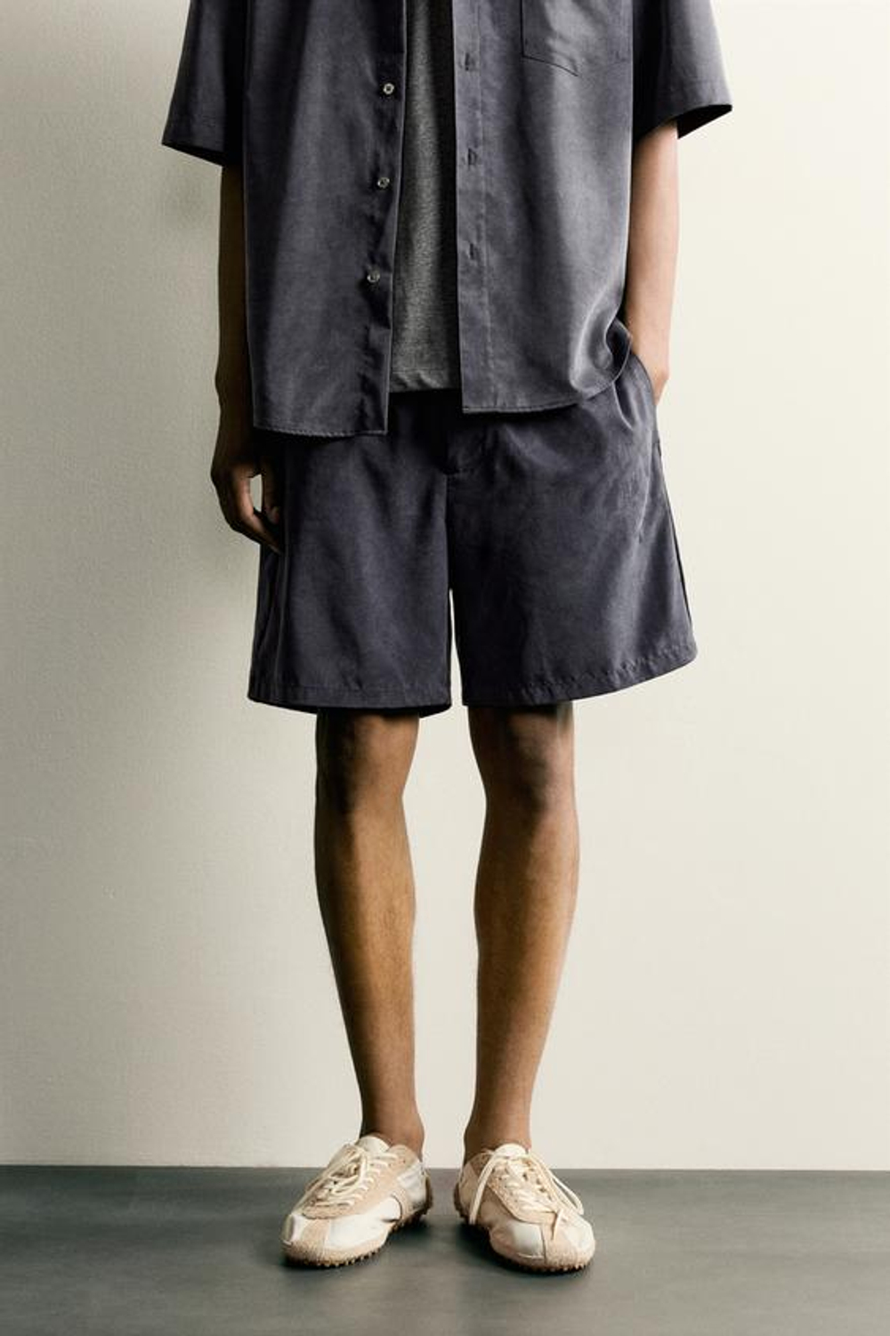 ZARA СТРУЯЩИЕСЯ ШОРТЫ RELAXED FIT, МОРСКОЙ СИНИЙ