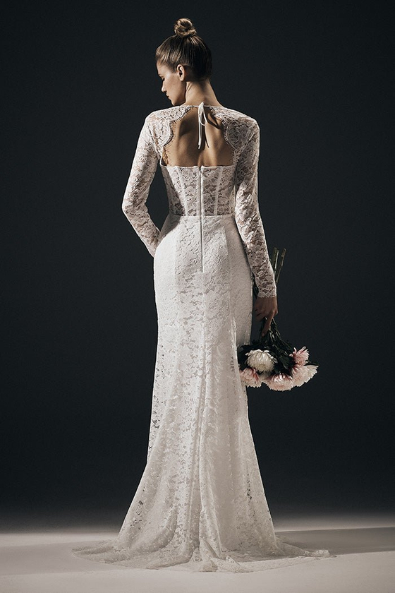 Платье макси корсетное из кружева со шлейфом