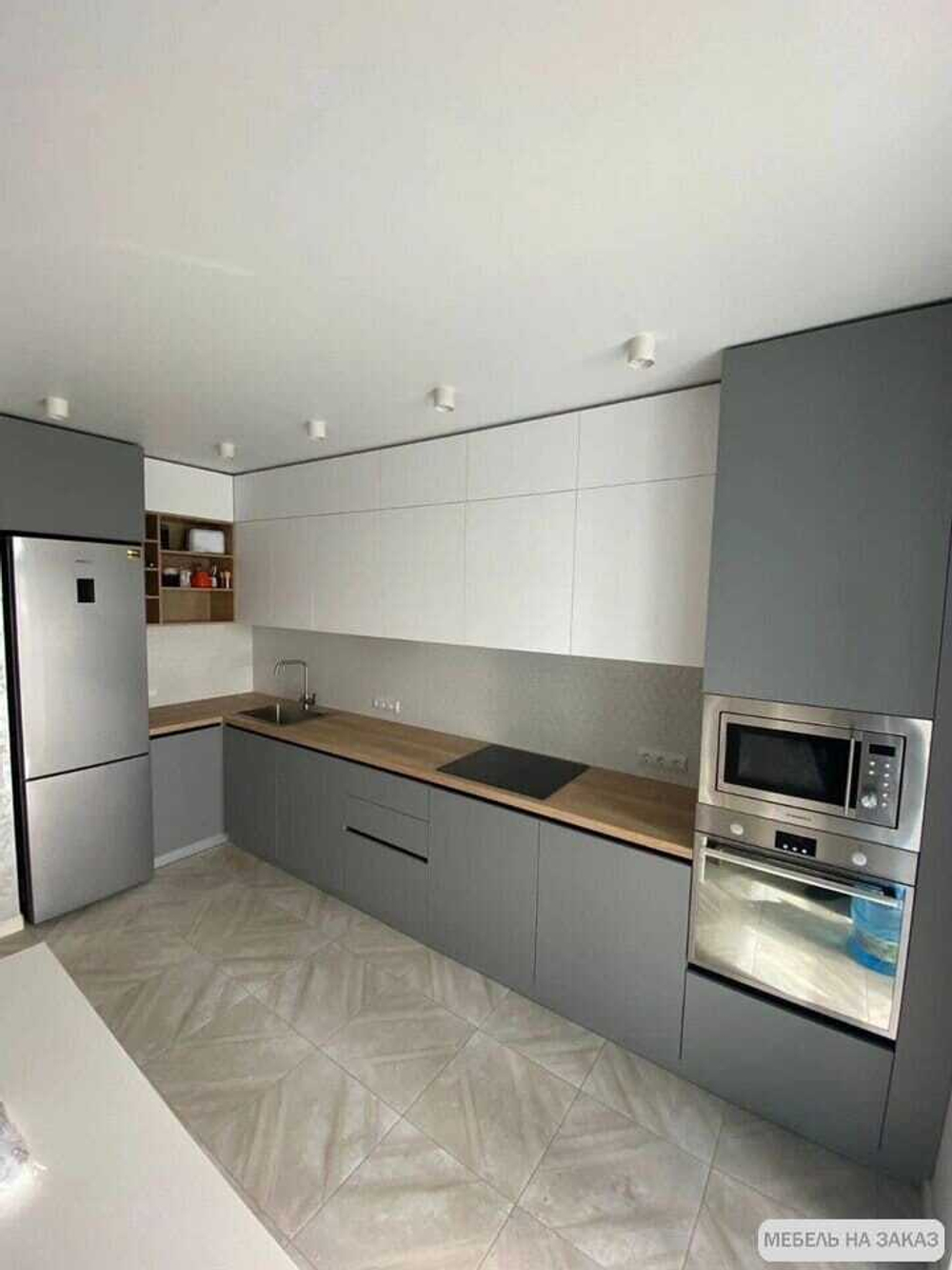 Кухня с открытыми полками