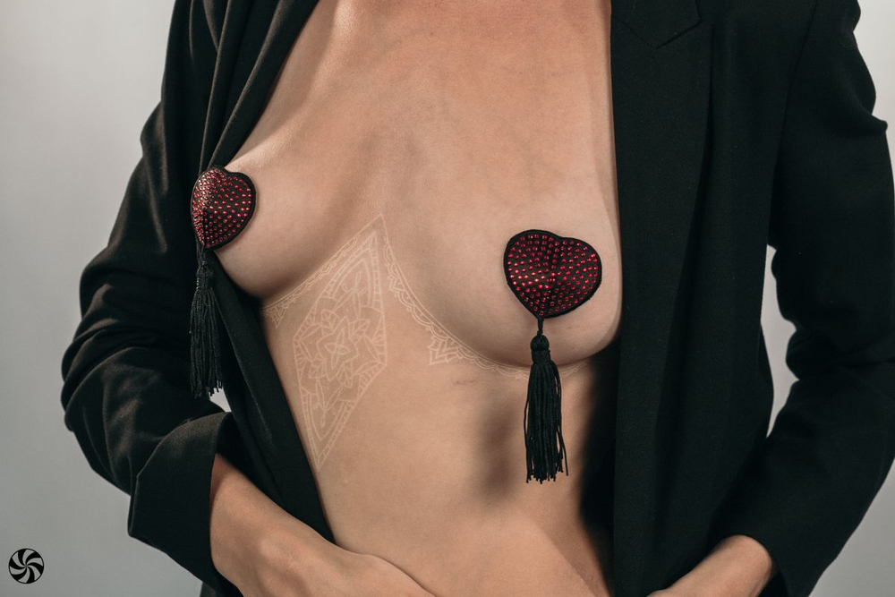 Пэстисы сердечки Evans Lola Lingerie, черно-красные с кисточками