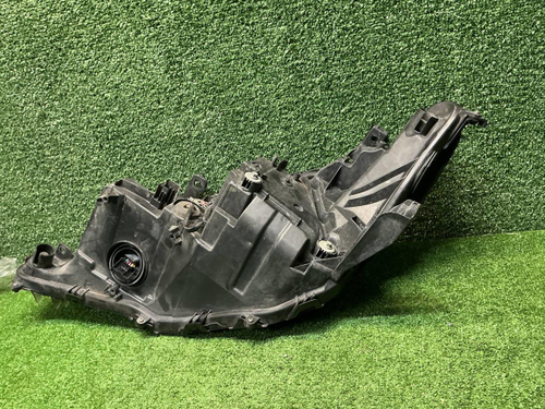 Фара правая Toyota Camry xv70 (2017-н.в.) LED