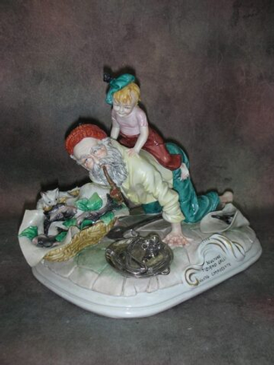 Статуэтка. Фарфор. Счастливый дедушка. Capodimonte. Италия