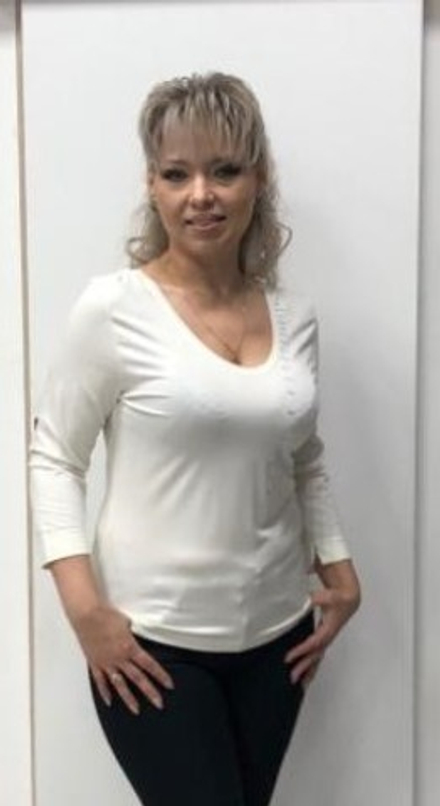 Белый вискозный блузон со стразовым принтом