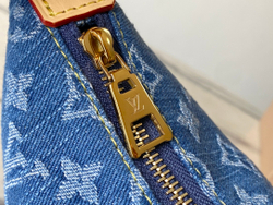 Louis Vuitton Hills Pochette
