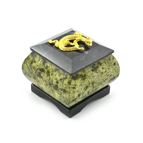 Шкатулка из змеевика мини с ящеркой 50*50*55мм