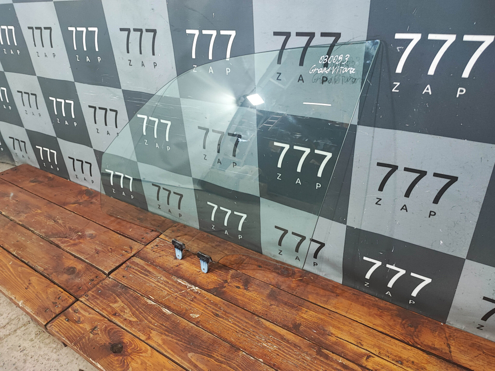 Стекло переднее левое Suzuki Grand Vitara 2 (JT) 05-15 Б/У Оригинал 8450278K00