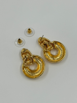 Серьги в стиле door-knocker