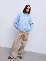 Ветровка с капюшоном