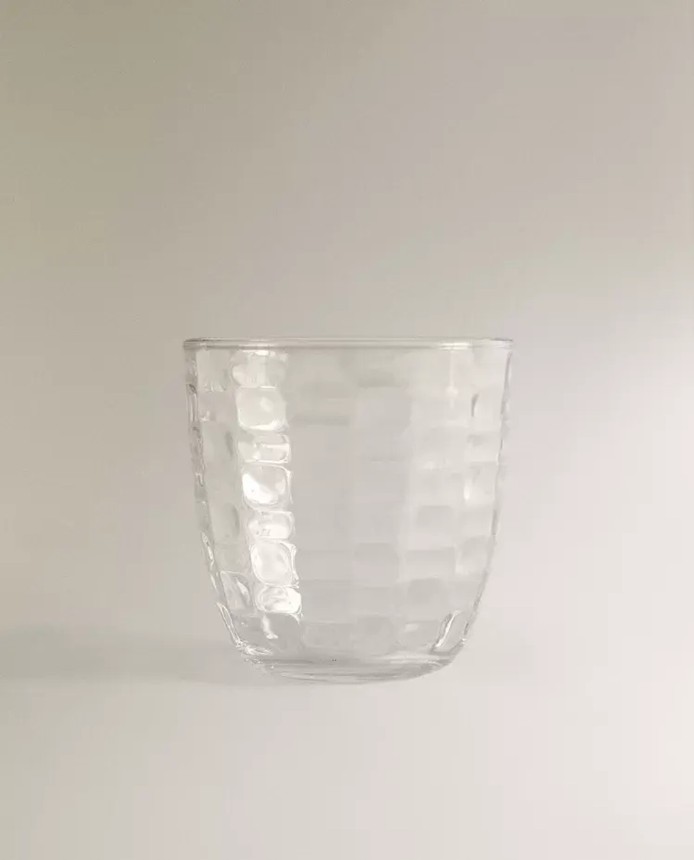 ZARA HOME СТАКАН С РЕЛЬЕФНЫМ УЗОРОМ «КВАДРАТЫ», ПРОЗРАЧНЫЙ