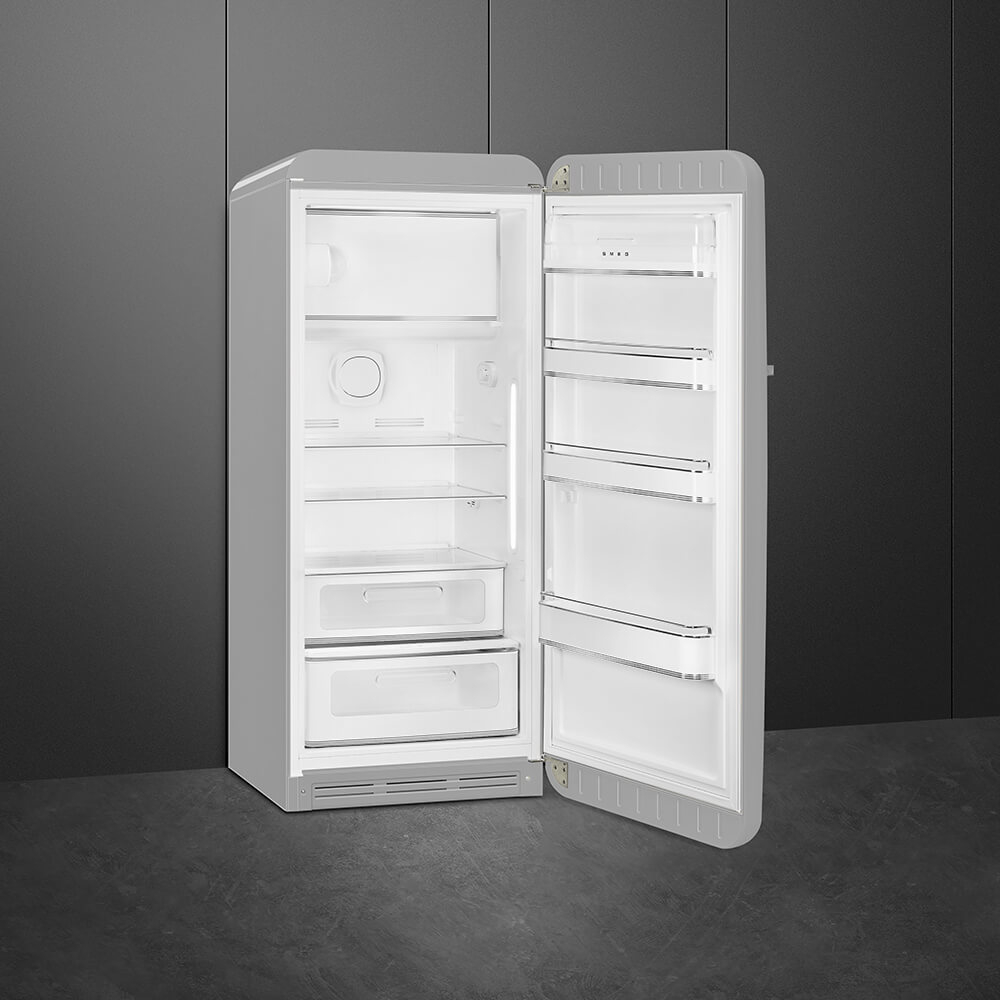 Холодильник однокамерный серебристый Smeg FAB28RSV5 внутри