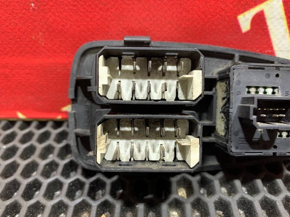 Блок управления стеклоподъемниками