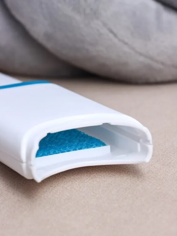 Щётка для удаления шерсти и волос с одежды и мебели, 13,5×6×3 см, цвет синий