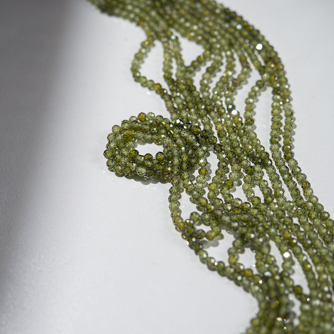 Фианиты, оттенок "Сицилийская Олива", 4мм, шар, микроогранка