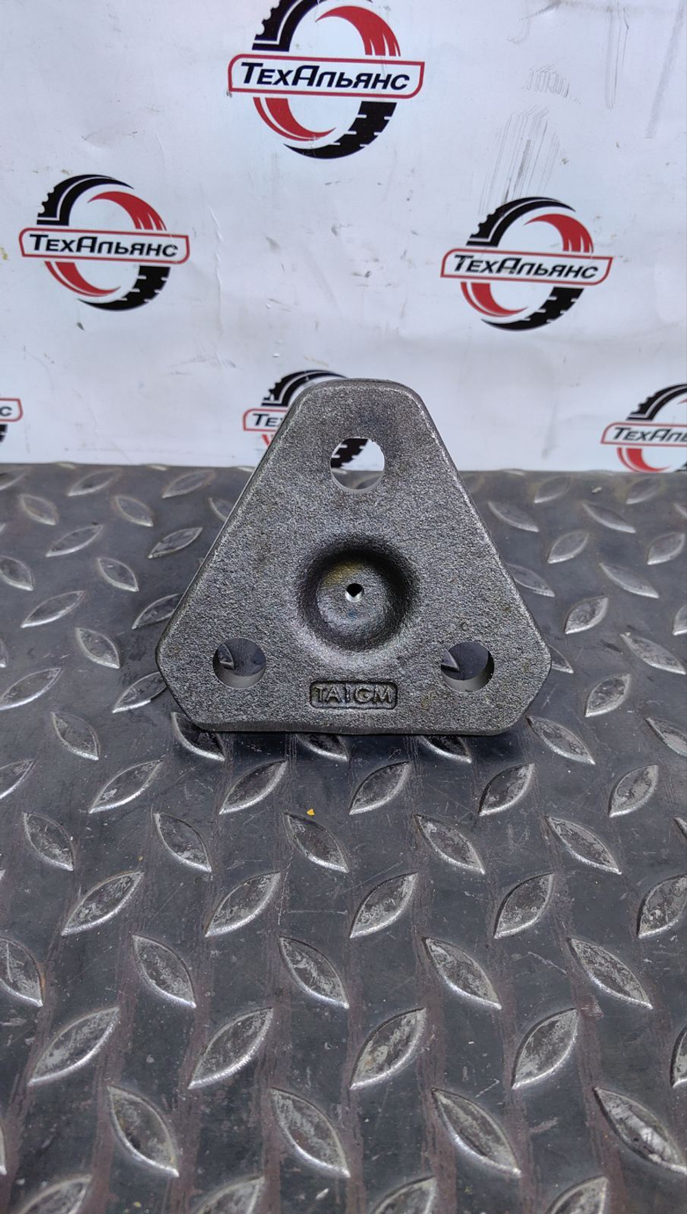 Шкворень поворотный нижний 11709450