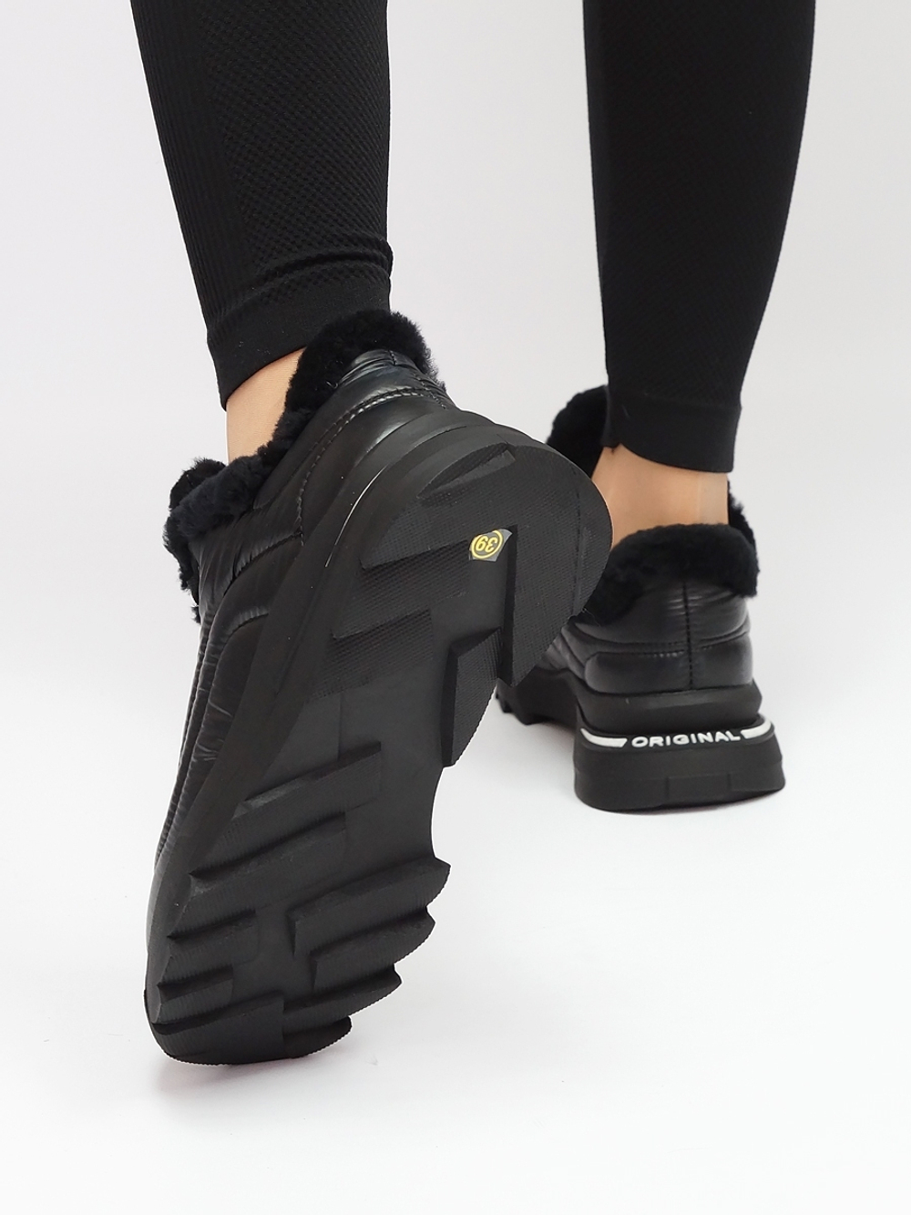 Кроссовки женские зимние