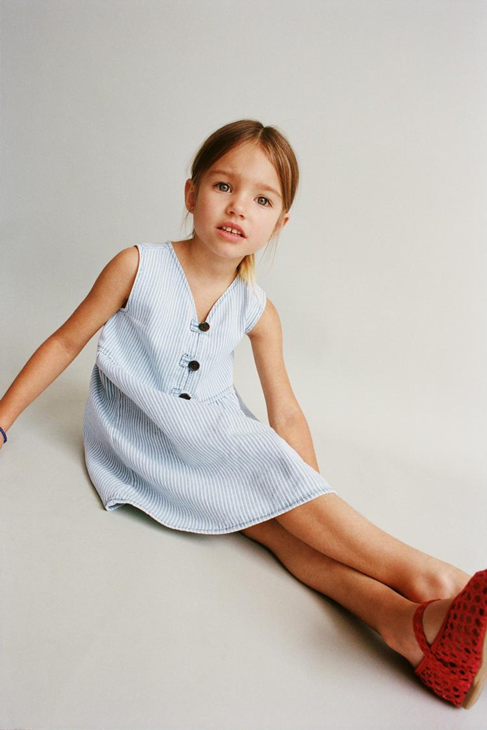 ZARA ПЛАТЬЕ В ПОЛОСКУ ИЗ ТВИЛА, ЭКРЮ/СИНИЙ